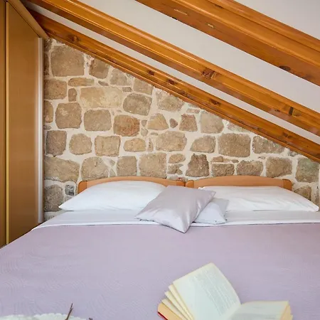 Hedera Estate, Hedera A20