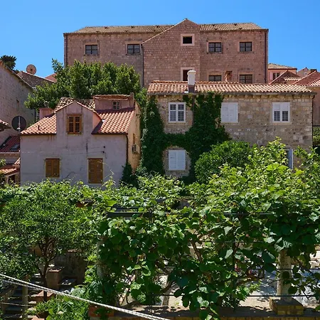 Hedera Estate Hedera A20 - Breakfast Included