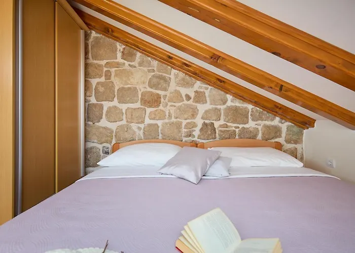 Hedera Estate, Hedera A20